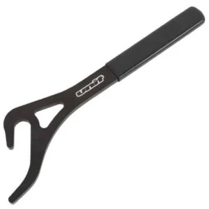 מרים ביד ודופן הצמיג בהחלפתו P2610